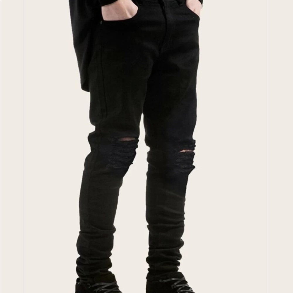 Men ripped jeans
